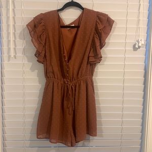 Mauve short romper with flowy sleeves